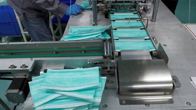 ضبط سيدة بحامول بحوزتها 500 ألف كمامة طبية قبل بيعها بالسوق السوداء