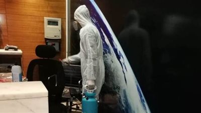 تعقيم استراحات مصر للطيران بمطار القاهرة للوقاية من كورونا