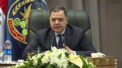 حرب الشائعات بسبب كورونا.. الداخلية تغلق صفحات نشر الفوضى.. تعليق العمل جزئيًا بوحدات المرور.. وقطاع السجون ينفي إصابة نزيل بالفيروس