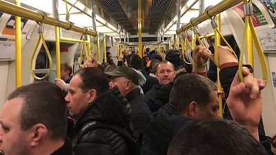 انتقادات للحكومة البريطانية بسبب ازدحام قطارات الأنفاق وسط تفشي كورونا| صور