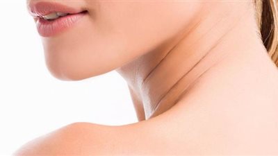 طريقة التخلص من التجاعيد| استشاري يكشف أحدث تقنيات شد الرقبة