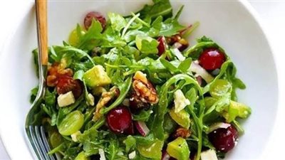 سلطة الجرجير بالجوز لذيذة وتقوى المناعة ضد كورونا