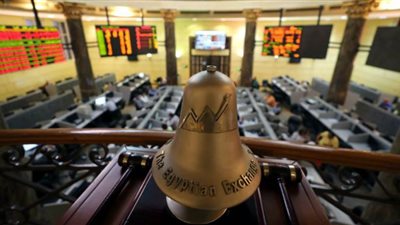 تباين مؤشرات البورصة بمنتصف التعاملات اليوم