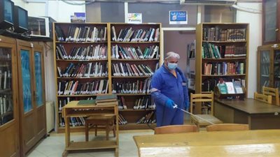 عمليات تعقيم وإجراءات وقائية شاملة بكليات الفنون جامعة حلوان