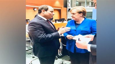 السيسي يؤكد لميركل تضامن مصر حكومةً وشعباً مع ألمانيا إزاء أزمة كورونا.. يبحثان تطورات ملف سد النهضة والأزمة الليبية