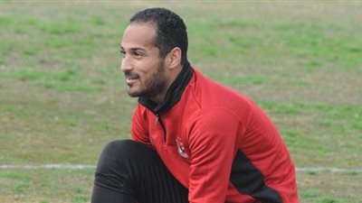 لاعبو الأهلي يهنئون وليد سليمان بالتجديد