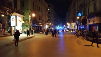 أحياء الإسكندرية تبدأ تطبيق قرار غلق المحال التجارية | صور