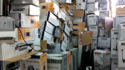 ضبط أجهزة إلكترونية مجهولة المصدر داخل شركة في عابدين