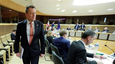 كبير مفاوضي بريطانيا حول بريكست يدخل الحجر الصحي