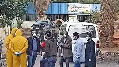 فريق طبي يفحص المخالطين للحالة المصابة بكورونا في الغربية وتعقيم القرية بالكامل | صور