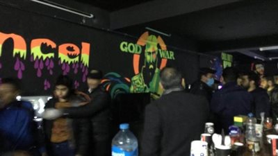 أصوات الأطفال والشباب فضحته.. ضبط صاحب محل 