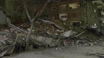 انهيار عقار مكون من 5 طوابق بشبرا الخيمة