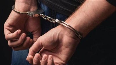 ضبط عاطل بحوزته ربع كيلو حشيش وسلاح ناري في قليوب