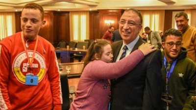 محافظ الإسكندرية يعمم منشورا للمديريات باستبدال مسمي معاق ذهنيا ومتخلف عقليا بـ