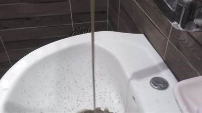 أهالي ميت أبو الكوم بالمنوفية يستغيثون: مياه الصرف فى «الحنفيات» | فيديو