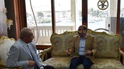 محافظ أسوان يشيد بدور رجال الشرطة فى تطبيق قرارات مجابهة كورونا