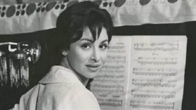 الأم فى حياة مشاهير زمان