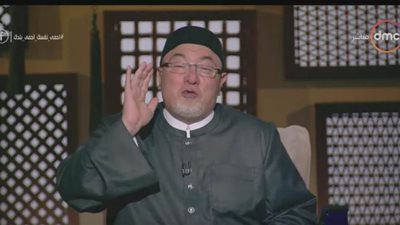 بعد غلق المساجد.. خالد الجندى يرفع الأذان بالصيغة الجديدة على الهواء | فيديو