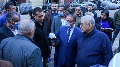 محافظ الإسكندرية يجري جولة بالكمامة | صور