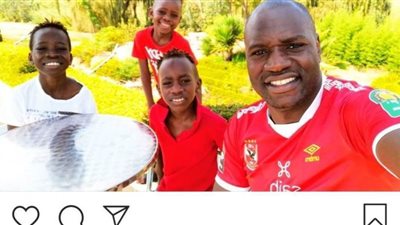 أونيانجو حارس صن داونز يظهر بتيشيرت الأهلي