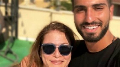 محمد الشرنوبي مهنئا والدته بعيد الأم: 