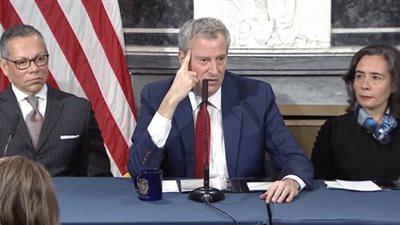 عمدة نيويورك: 60 متوفى بفيروس كورونا في المدينة والإصابات تجاوزت 8 آلاف