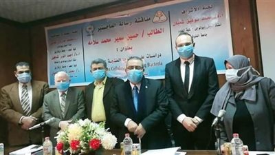 لجنة علمية ترتدي الكمامات أثناء مناقشة رسالة ماجستير بالمنوفية