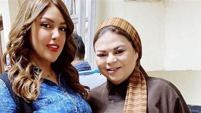 ماجدة زكي ونرمين ماهر فى كواليس مسلسل 