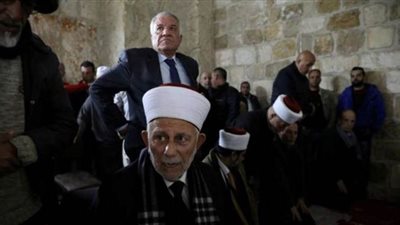 تعليق صلاة الجماعة بالمسجد الأقصى خشية تفشي كورونا