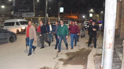 محافظ الفيوم يقود حملة مكبرة على المحال التجارية غير الملتزمة بالغلق