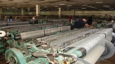 منح عمال شركتي مصر والنصر للغزل والنسيج إجازة للاشتباه في حالتي إصابة بكورونا