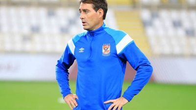 فايلر يكلف لاعبي الأهلي بتنفيذ برنامج بدني في منازلهم