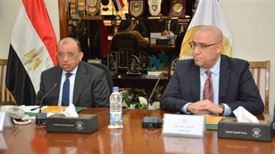 3 وزراء يبحثون مع أهالي عزبة الزرايب تطوير المنطقة