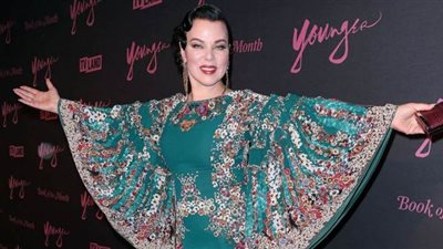 ديبي مزار تعلن إصابتها بفيروس كورونا.. وتهاجم أمريكا