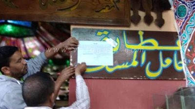 نشر ملصقات في شوارع سفاجا للتوعية بكيفية مواجهة فيروس كورونا | صور