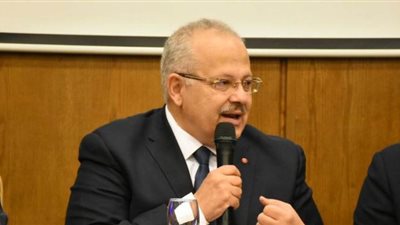 كليات جامعة القاهرة تواصل رفع المقررات الدراسية إلكترونيًا بمعدلات كبيرة