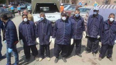 محافظة الجيزة توزع كمامات وقفازات ومطهرات على عمال النظافة