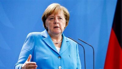 ميركل تقود ألمانيا من داخل الحجر الصحي.. وملكة بريطانيا تجتمع بالمسئولين عبر 