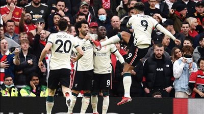 محمد صلاح يصنع ويسجل.. ليفربول يضرب مانشستر يونايتد برباعية في الشوط الأول 