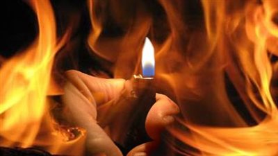 بعد وجبة العشاء.. أردني يحرق زوجته أمام أطفالها الثلاثة 