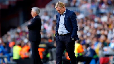 جماهير برشلونة تهاجم كومان بعد الهزيمة أمام الريال.. وبيان عاجل من النادي | فيديو