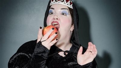 عاشقة للأجواء المرعبة.. أمريكية تحتفل بـ