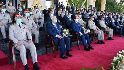 من الكلية الحربية.. السيسي يشهد تسليم وتسلم القيادة للدفعات الجديدة من الكليات والمعاهد العسكرية