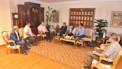 تطوير البنية التحتية بأبنوب أسيوط في مناقشة لممثلي صندوق التنمية والوكالة الألمانية 