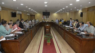 ماديًا ومعنويًا.. تحفيز العاملين بمنظومة تقنين أملاك الدولة ببداري أسيوط 