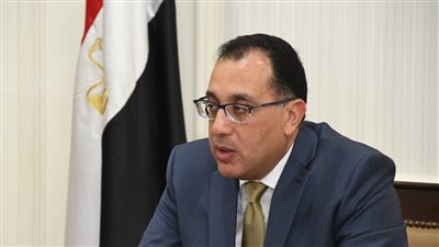 رئيس الوزراء يعود إلى القاهرة بعد زيارة فرنسا