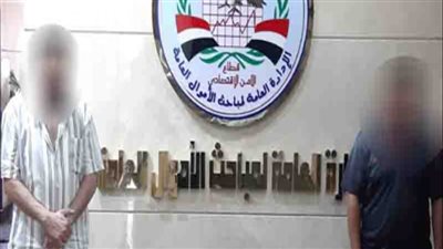 شاهد.. اللقطات الأولى لضبط تشكيل عصابي للاتجار في 