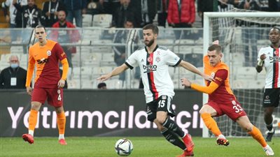 بيشكتاش يضيف الهدف الثاني في شباك جالاتا سراي 