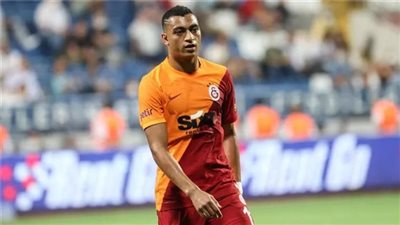 مصطفى محمد يهدر ركلة جزاء لجالاتا سراي أمام بيشكتاش