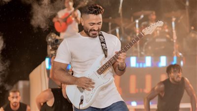 تامر حسنى يحيى حفل اليوبيل الفضي لجامعة مصر للعلوم والتكنولوجيا منتصف نوفمبر.. والجامعة تمنحه تكريما رسميا